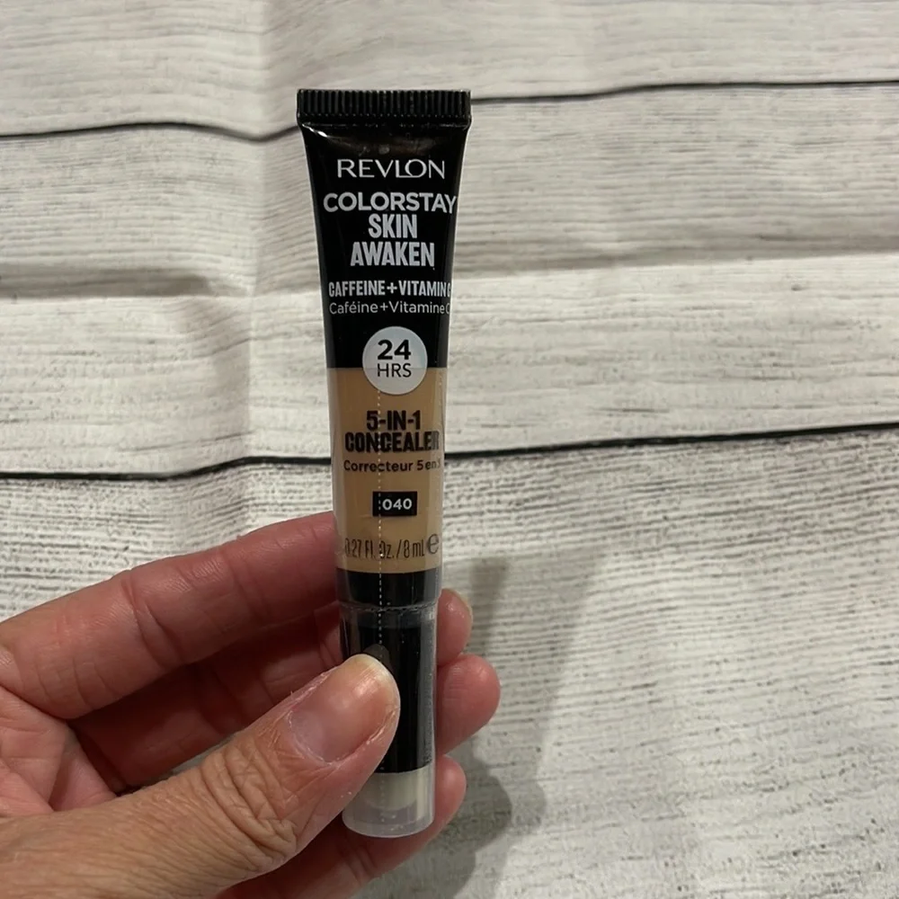 Revlon Colorstay Skin Awaken Concealer- Medium